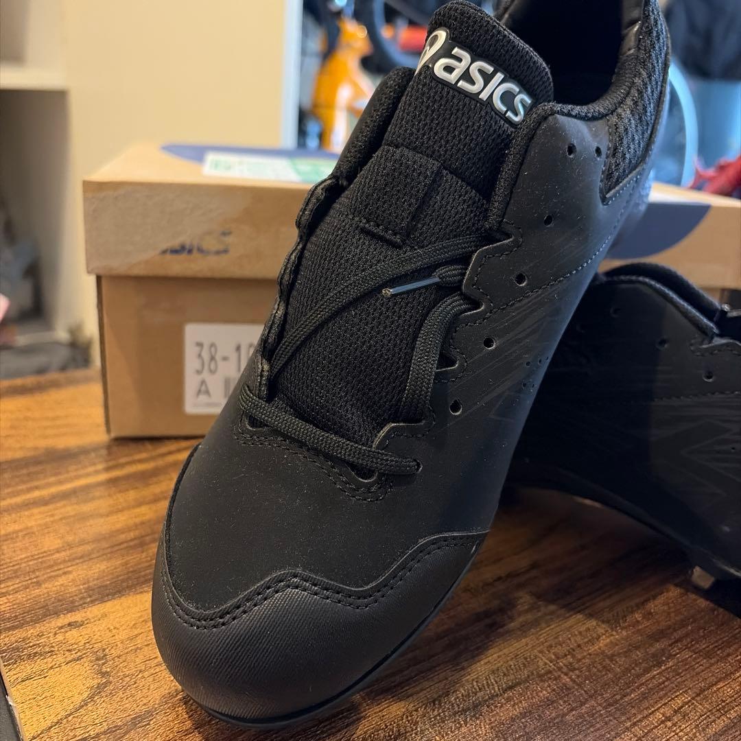【新品未使用】アシックスasics 黒 スパイクシューズ 38-18金具おまけ付