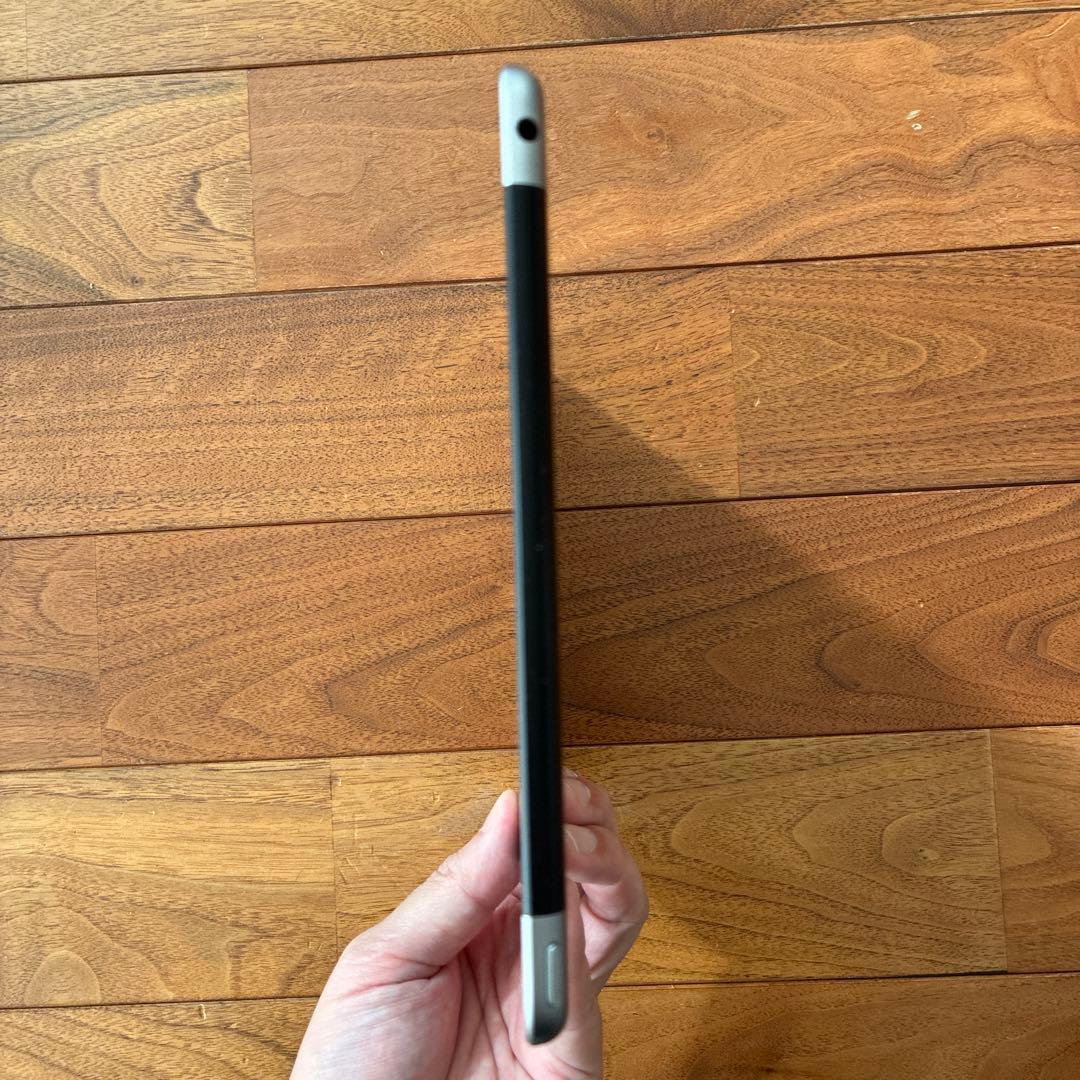 Apple iPad本体 第6世代 32GB