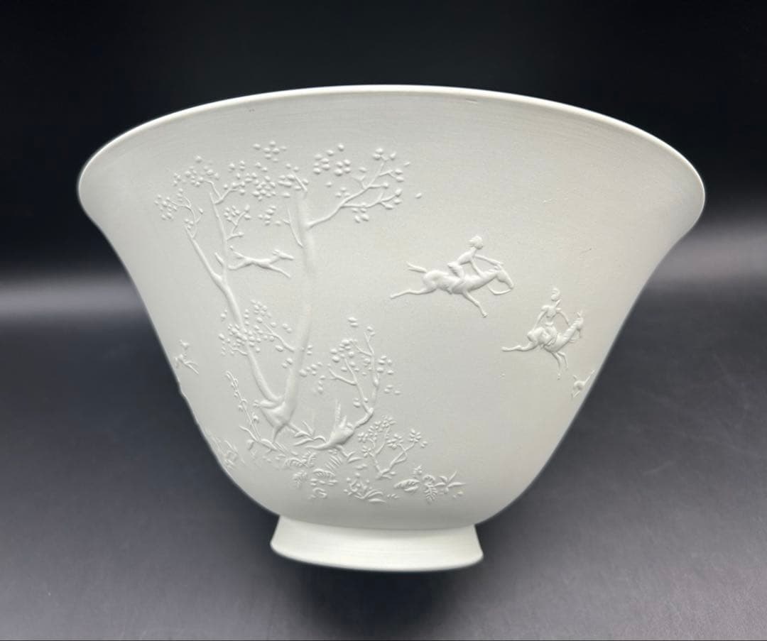 陶器　KPM ベルリン王立磁器製陶所　大鉢　ドイツ名陶　製作者サインあり　白磁