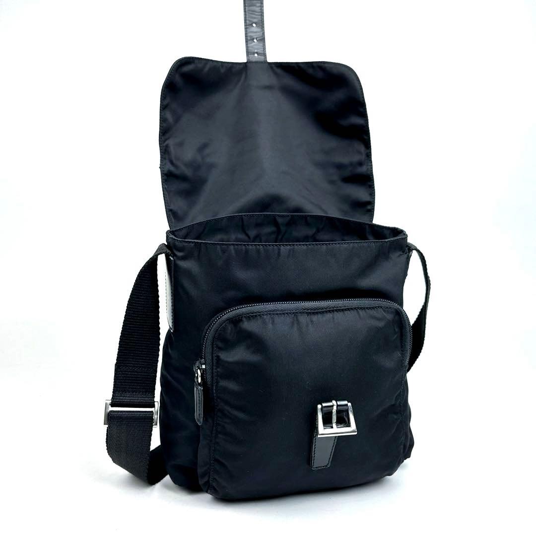 極美品 プラダ 三角ロゴ ショルダーバッグ シルバー金具 男女兼用 黒 ナイロン