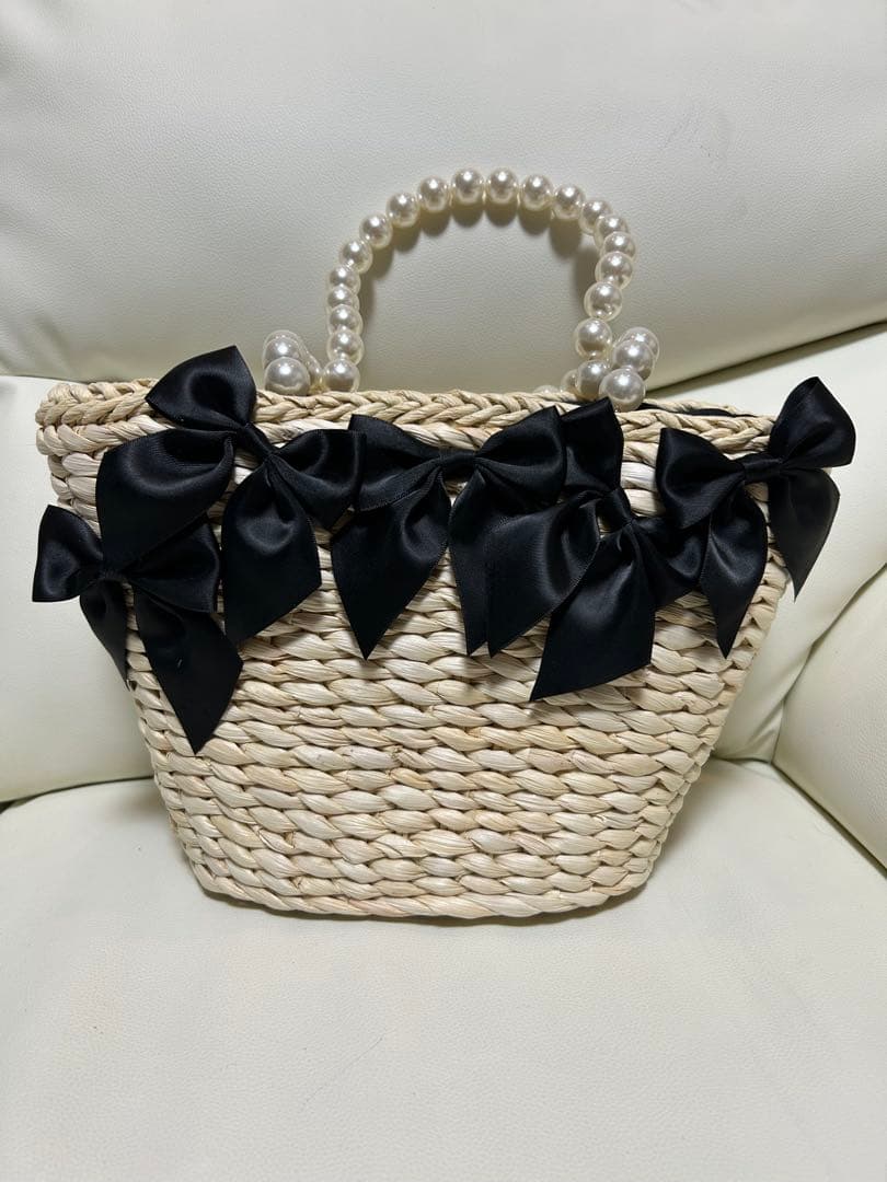 ベージュ かごバッグ 黒いリボン付き