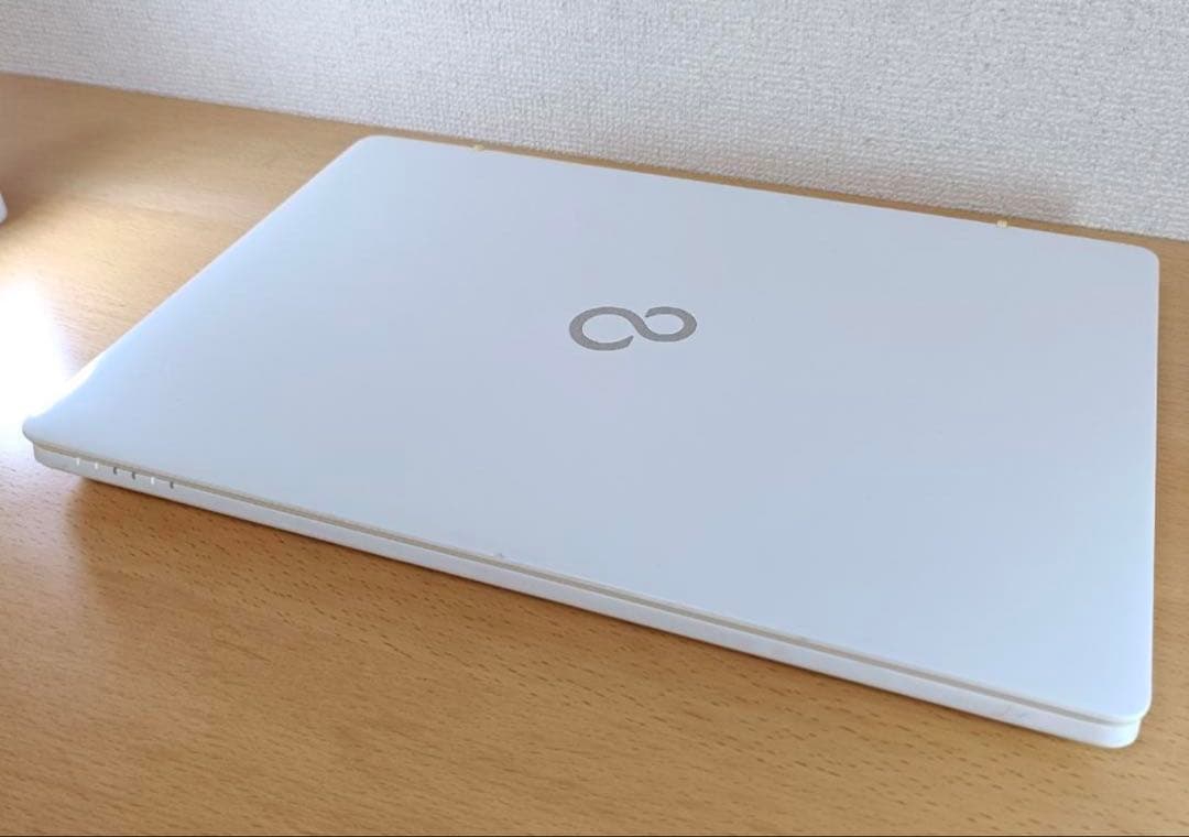 富士通 ノートパソコン Corei7 Windows11 SSD メモリ16GB