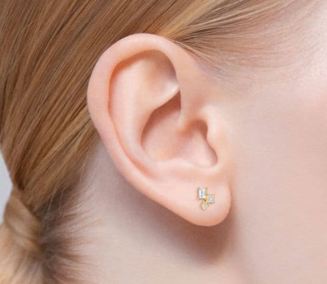 現行品AHKAHモザイクソラナ ピアスk18Au750定価　¥110,000