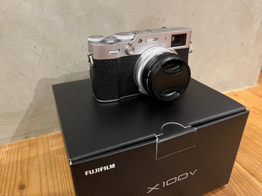 【美品】Fujifilm X100Vおまけ付★シャッター数6100