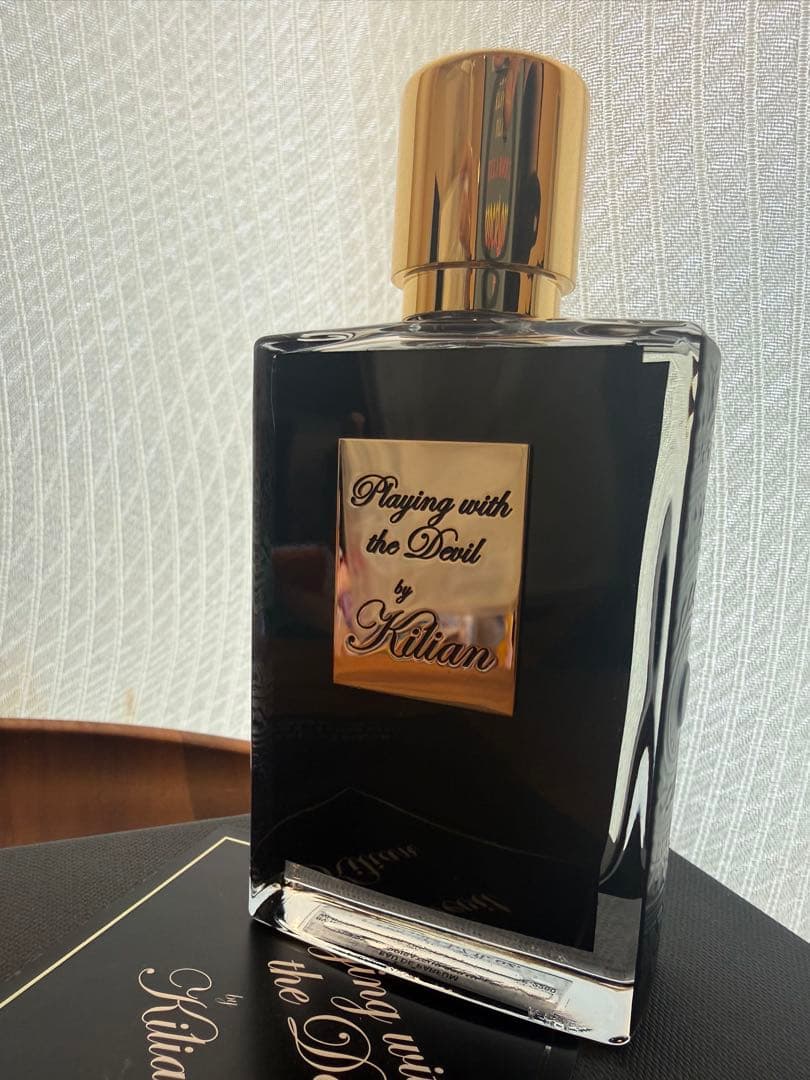 Playing with the Devil香水