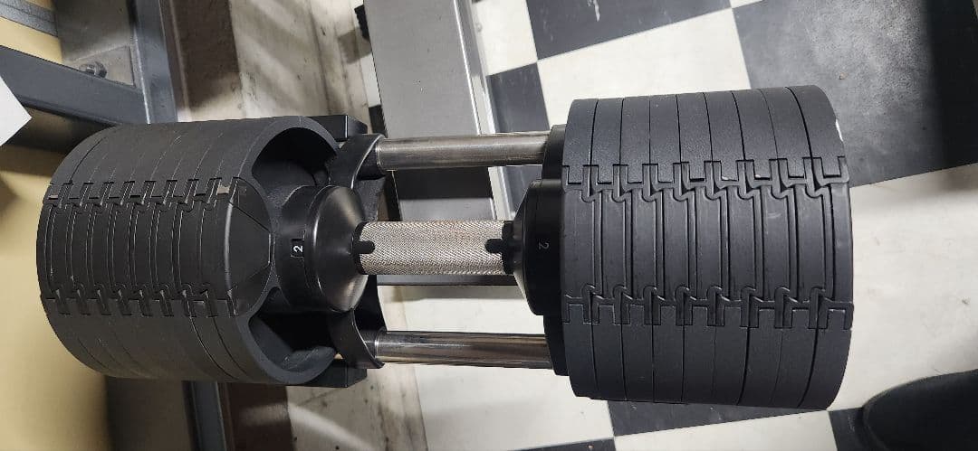 【引き取り限定】可変式ダンベル　スタンド付き　 最大32kg 4キロ刻み　中古