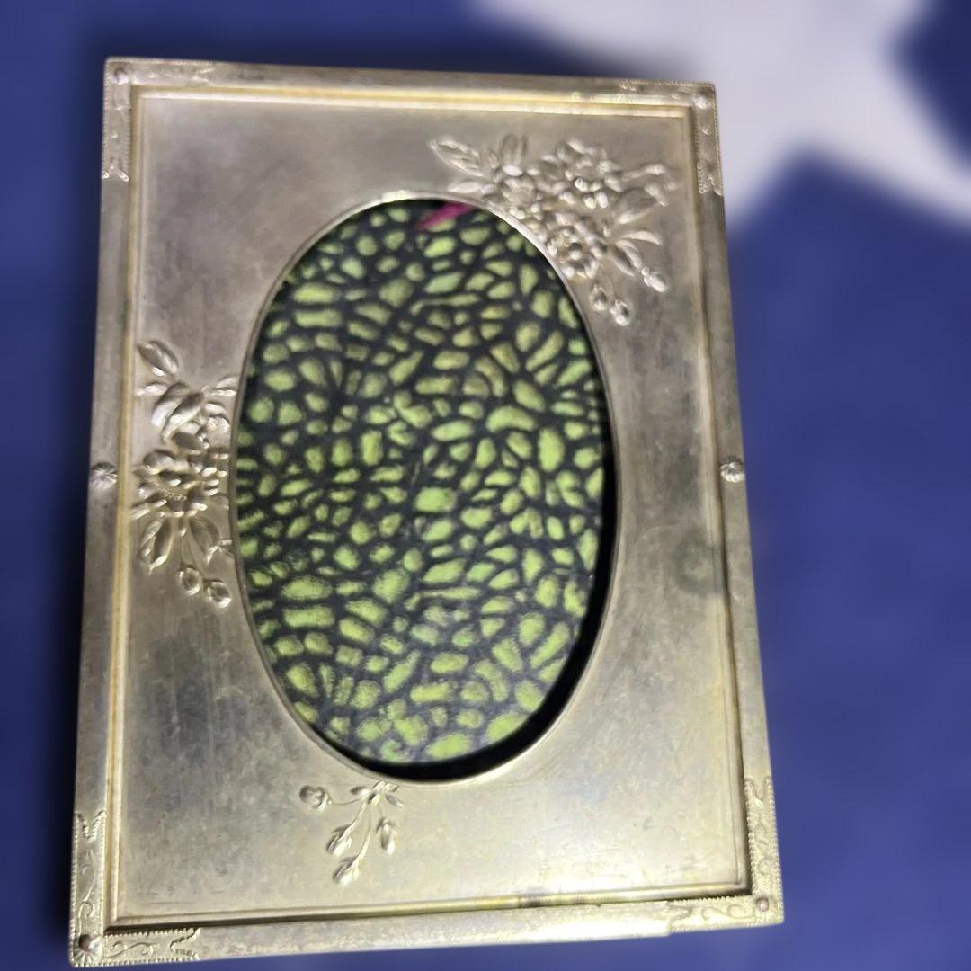 フォトフレーム 金属製 オーバル形状100年くらい前のものです、