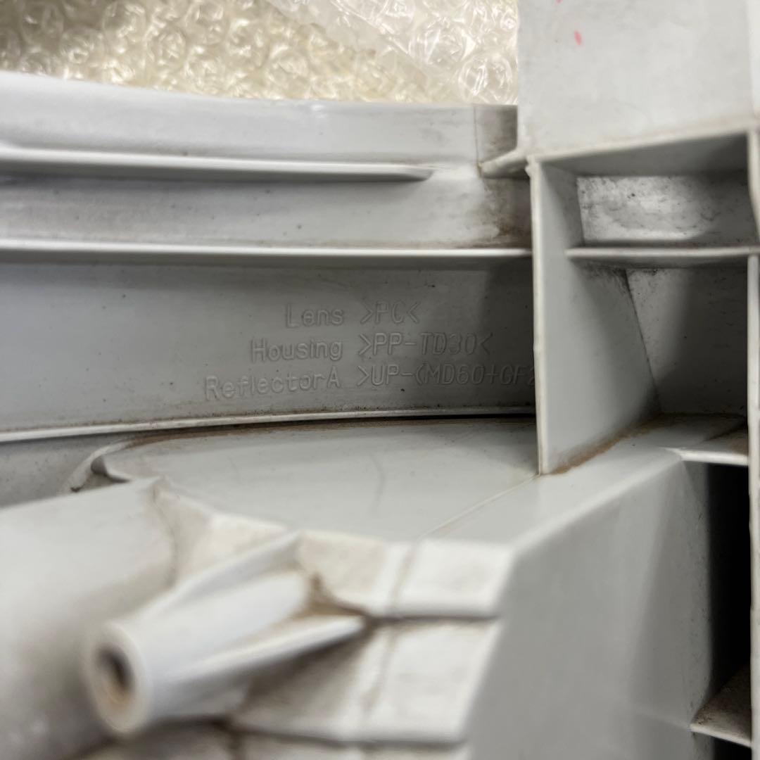 ハイエース200系 純正ヘッドライト 2個セット KOITO 26-131