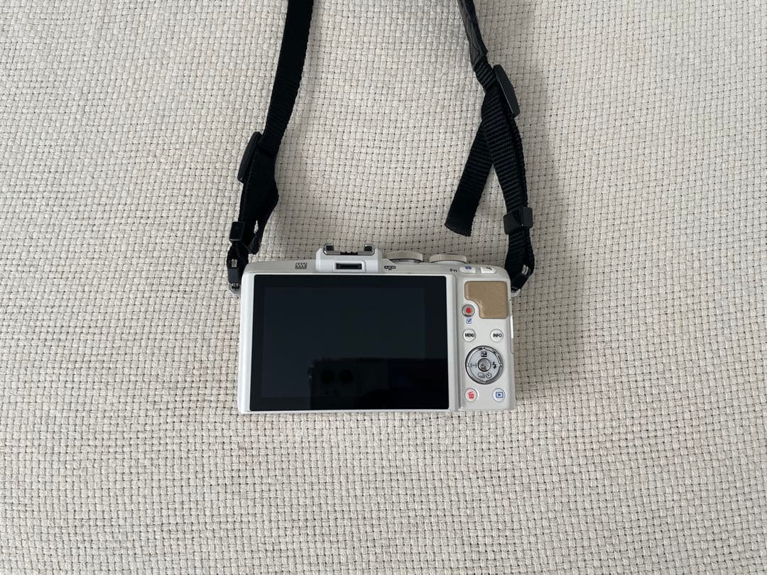 OLYMPUS PEN Lite E-PL7 EZダブルズームキット ホワイト