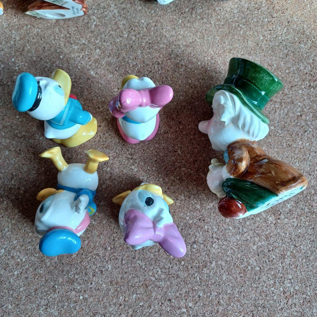 Disney　置物　不思議の国のアリス　デイジー　チェシャ猫　白うさぎ　プルート