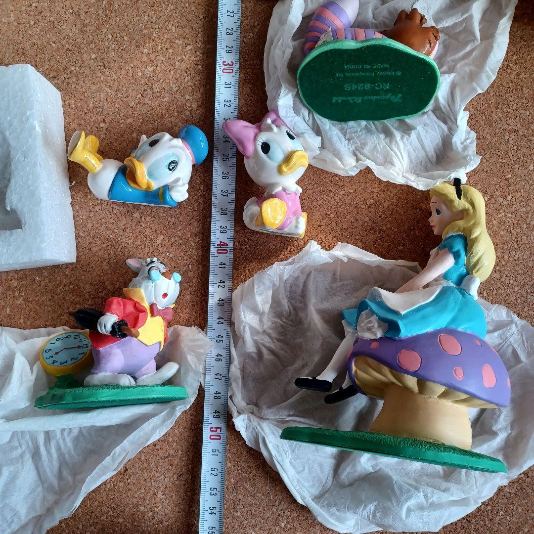 Disney　置物　不思議の国のアリス　デイジー　チェシャ猫　白うさぎ　プルート