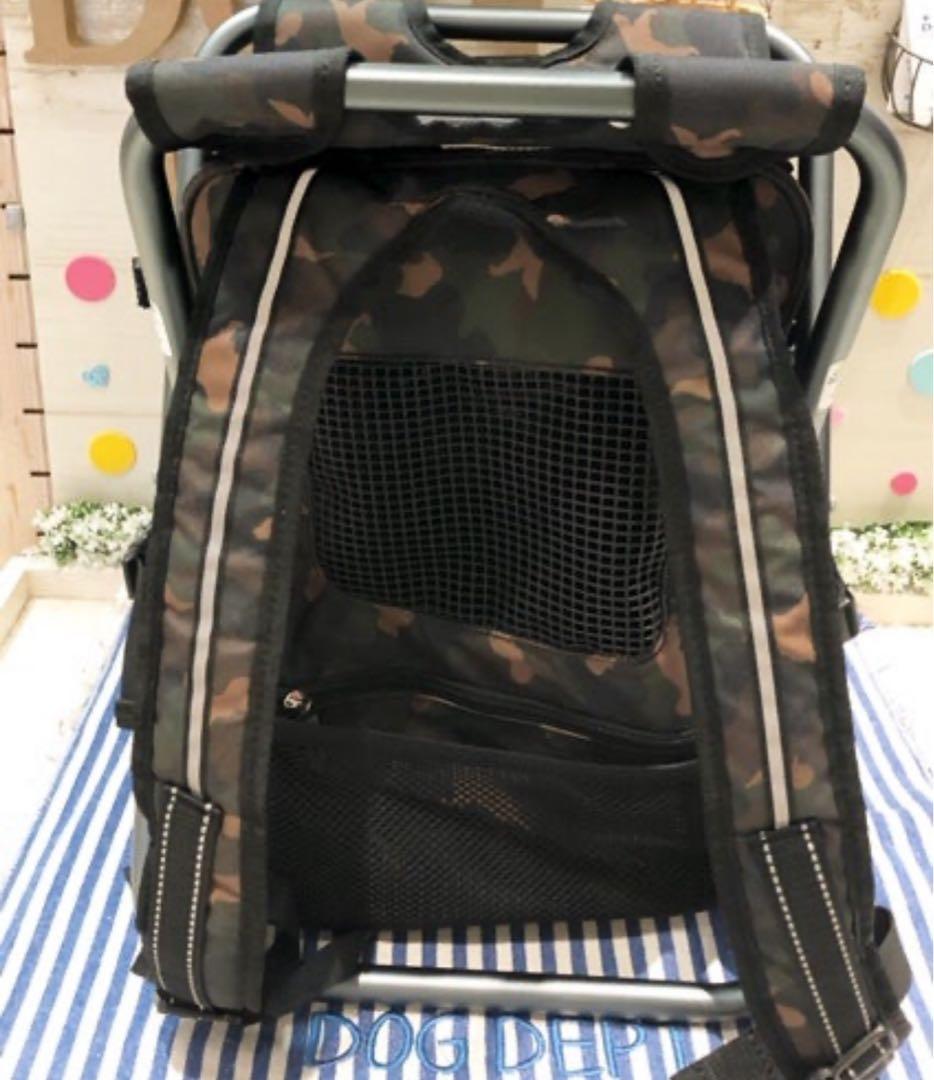 DOG DEPTキャリーバッグリュック　迷彩 カモフラ犬柄　　椅子付き分離可能。
