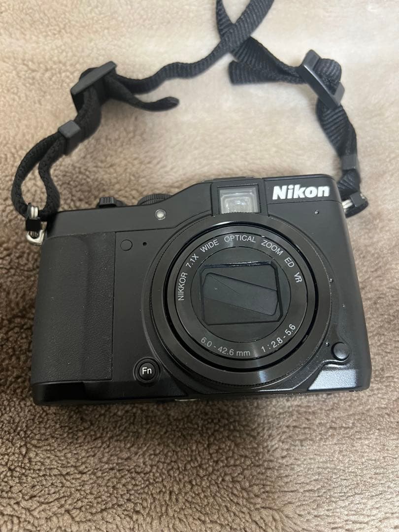 Nikon coolpix P7000 コンパクトデジタルカメラ