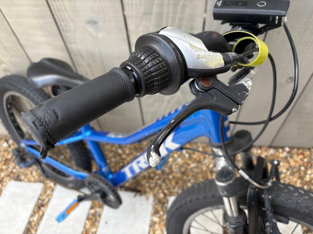 キッズ　Trek 20インチ マウンテンバイク