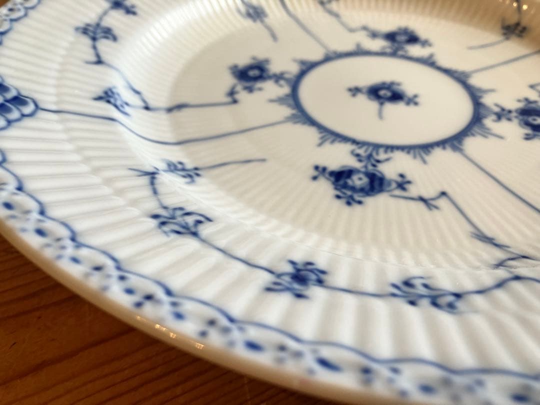 ロイヤルコペンハーゲン　ブルーフルーテッドハーフレース25ディナープレート