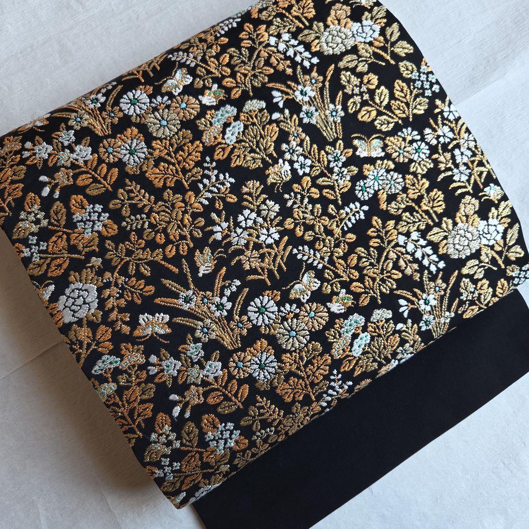 帯屋捨松　細かな煌めきを締める　草花模様の名古屋帯