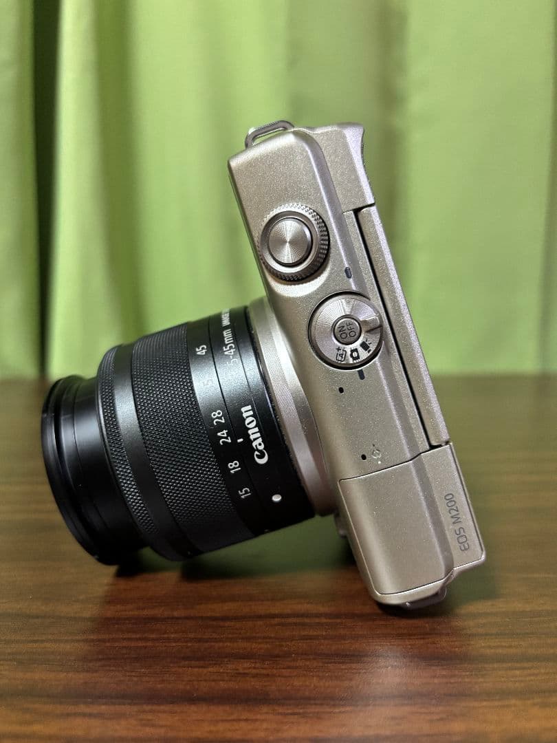 デジタルカメラ CANON EOS M200