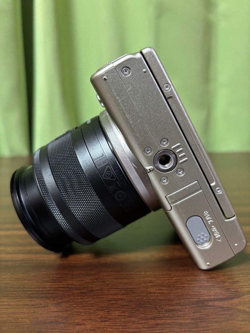 デジタルカメラ CANON EOS M200