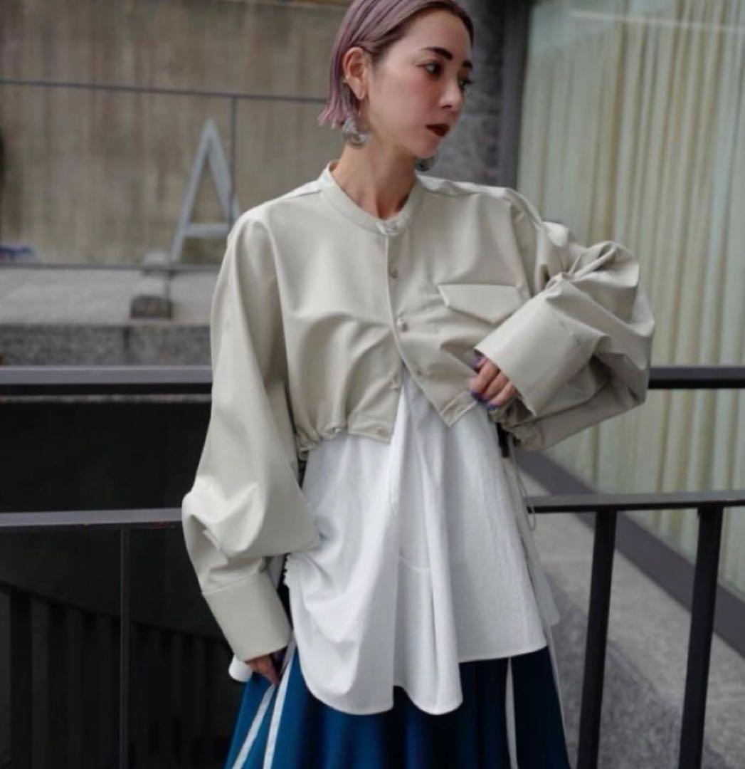 UN3D. ウェーブラインギャザーキャミソール