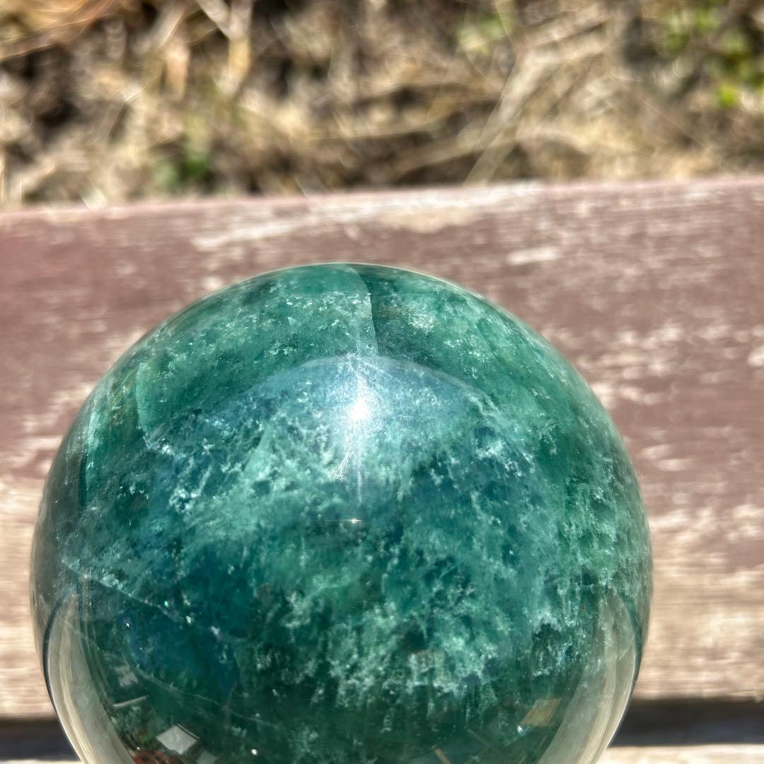 魅惑な色合いと素敵な模様✨バイカラー フローライト 丸玉 天然石