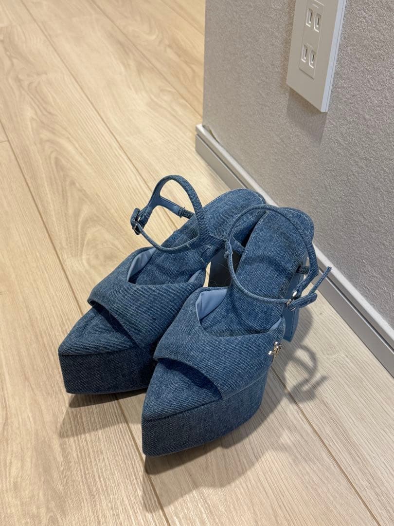 靴 YELLO SASSY CHUNKY HEEL SANDALS