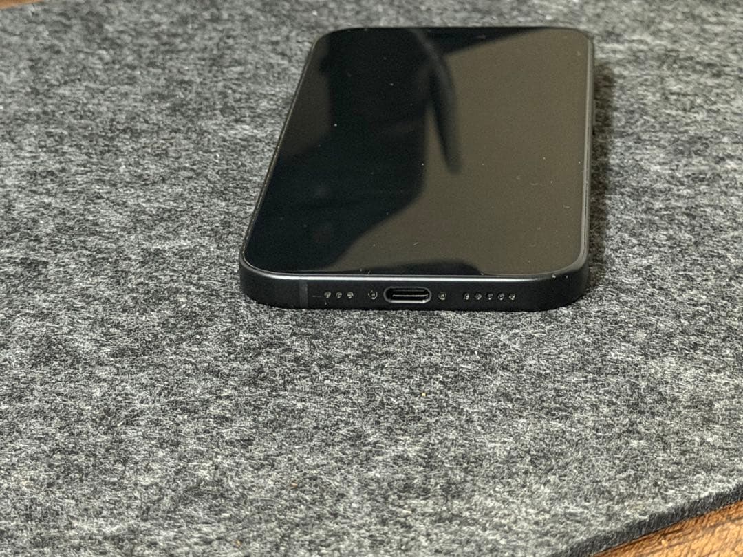 iPhone 15 256GB SIMフリー ブラック 傷あり バッテリー89%