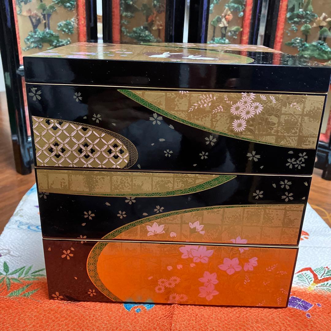 美品 うさぎ三段重箱 金彩 漆塗り＊えり善風呂敷付き