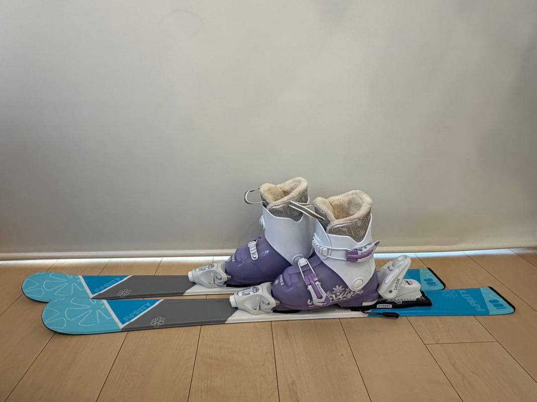 子ども用スキー板とブーツとストック3点セット‼️