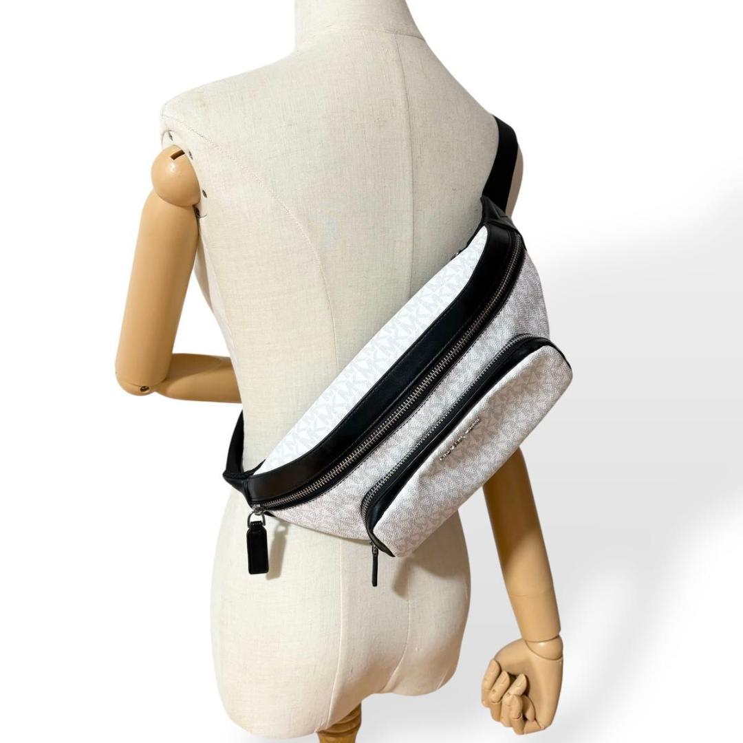 極美品 マイケルコース　クーパー ボディバッグ MK シグネチャー　ホワイト