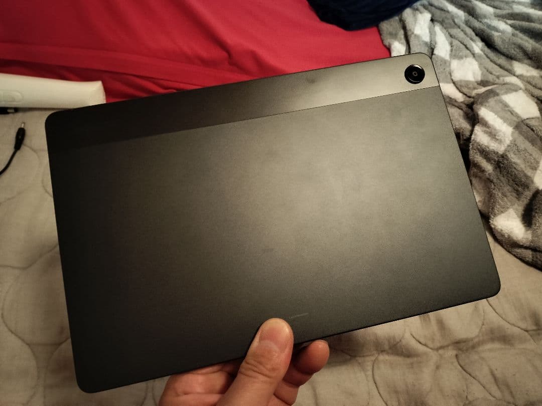 Galaxy Tab A 9+　本体 赤いケース付き