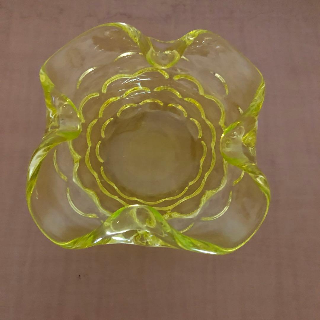 ウランガラス　灰皿型コンポート