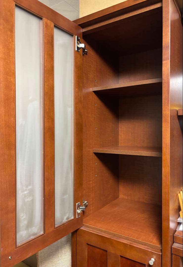 木製キャビネット ガラス扉付き