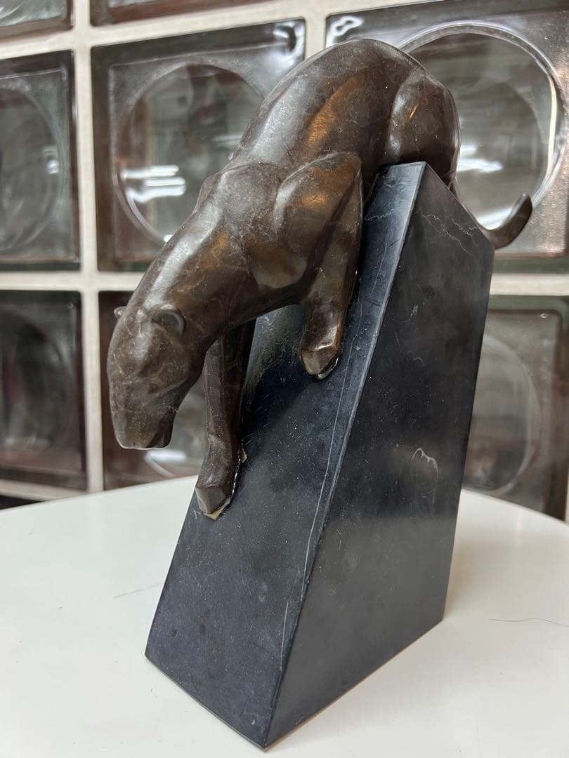 パンサー　置物　金属　みかげ石