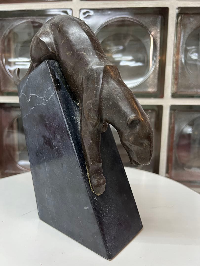 パンサー　置物　金属　みかげ石