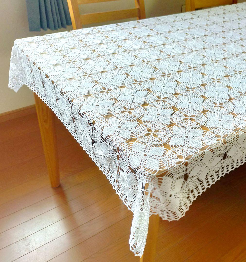 No.8『ホワイトのレース編みドイリー』テーブルクロス．ハンドメイド
