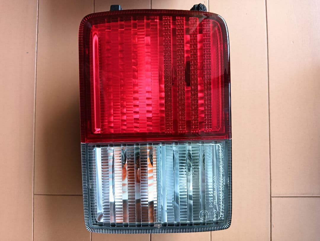 エブリイDA17V 純正テールランプ（新車外し）