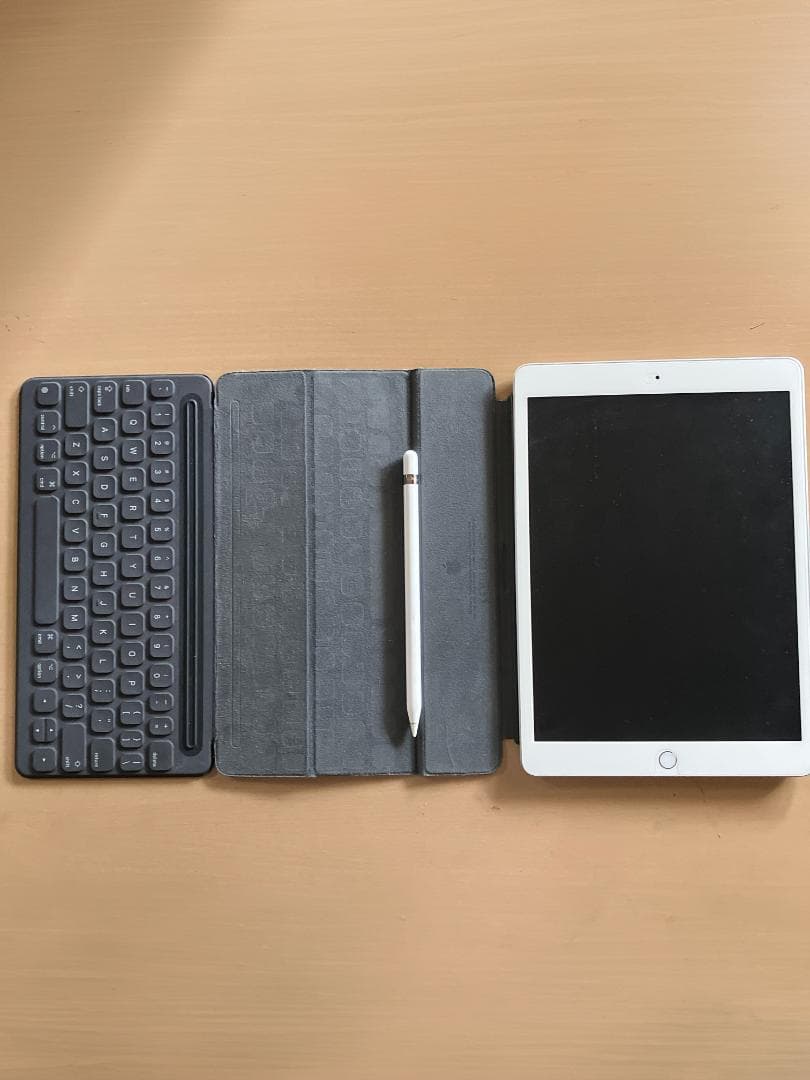 チ*ン様 第7世代iPad＋純正キーボード＋Apple Penci第一世代l付き