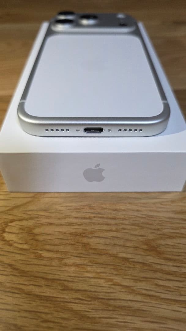 ほぼ新品 iPhone17 Pro 256GB シルバー SIMフリー