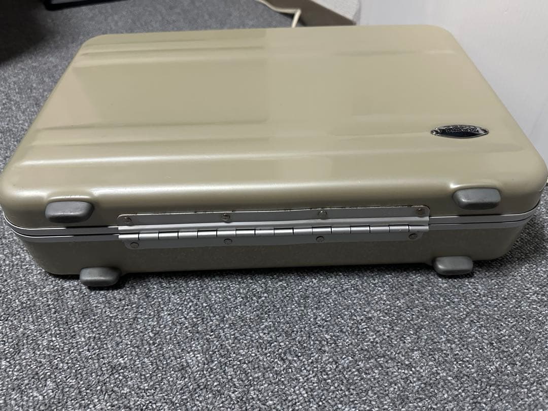 ゼロハリバートン A4サイズ シャンパンゴールド