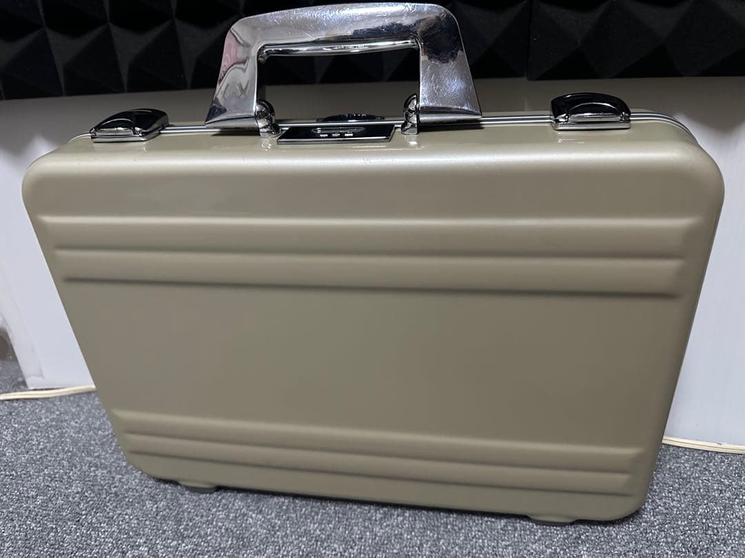 ゼロハリバートン A4サイズ シャンパンゴールド