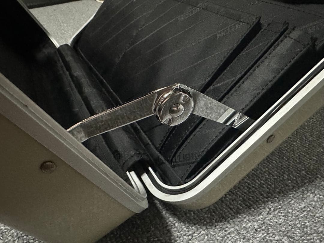 ゼロハリバートン A4サイズ シャンパンゴールド