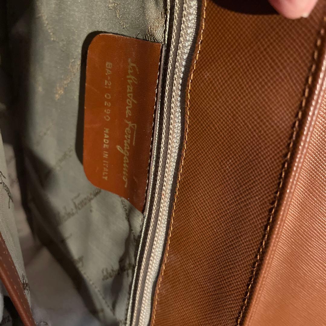 ferragamoハンドバック