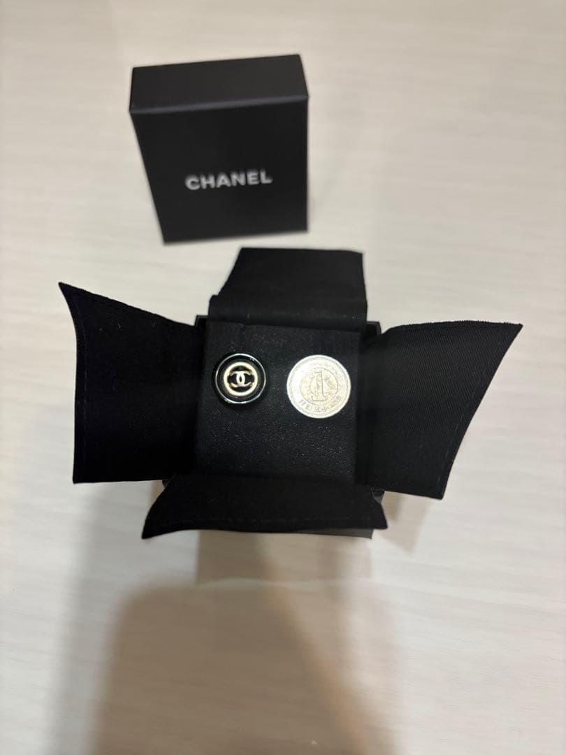 【お値下げ】CHANEL ロゴ入りゴールドピアス