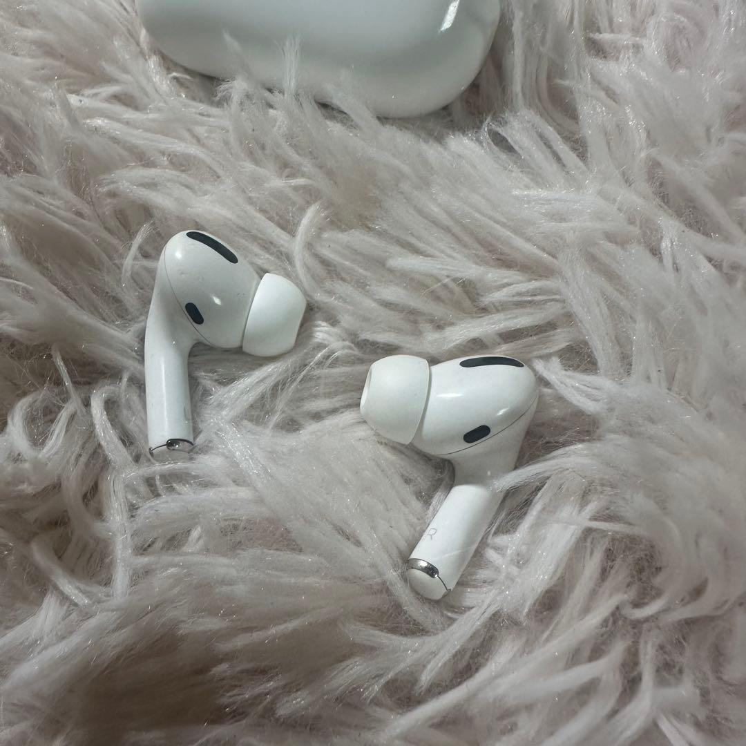 【正規品】AirPods pro 第一世代本体 ホワイト ケース付き
