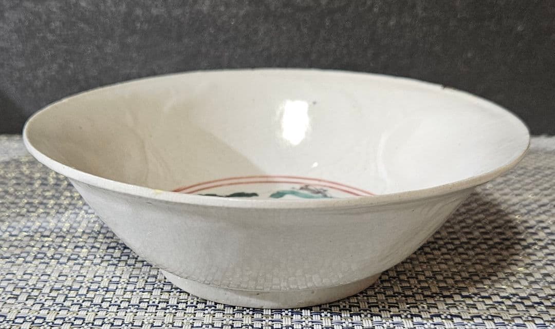 江戸時代前期　古九谷　陽刻浮彫　如意頭文様　四彩色　山水図　深皿　径13.9cm