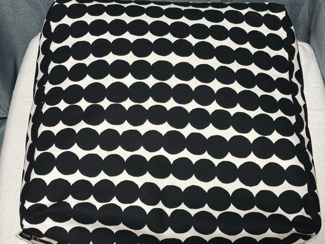 新品未使用！marimekko ドット柄ビーズクッション