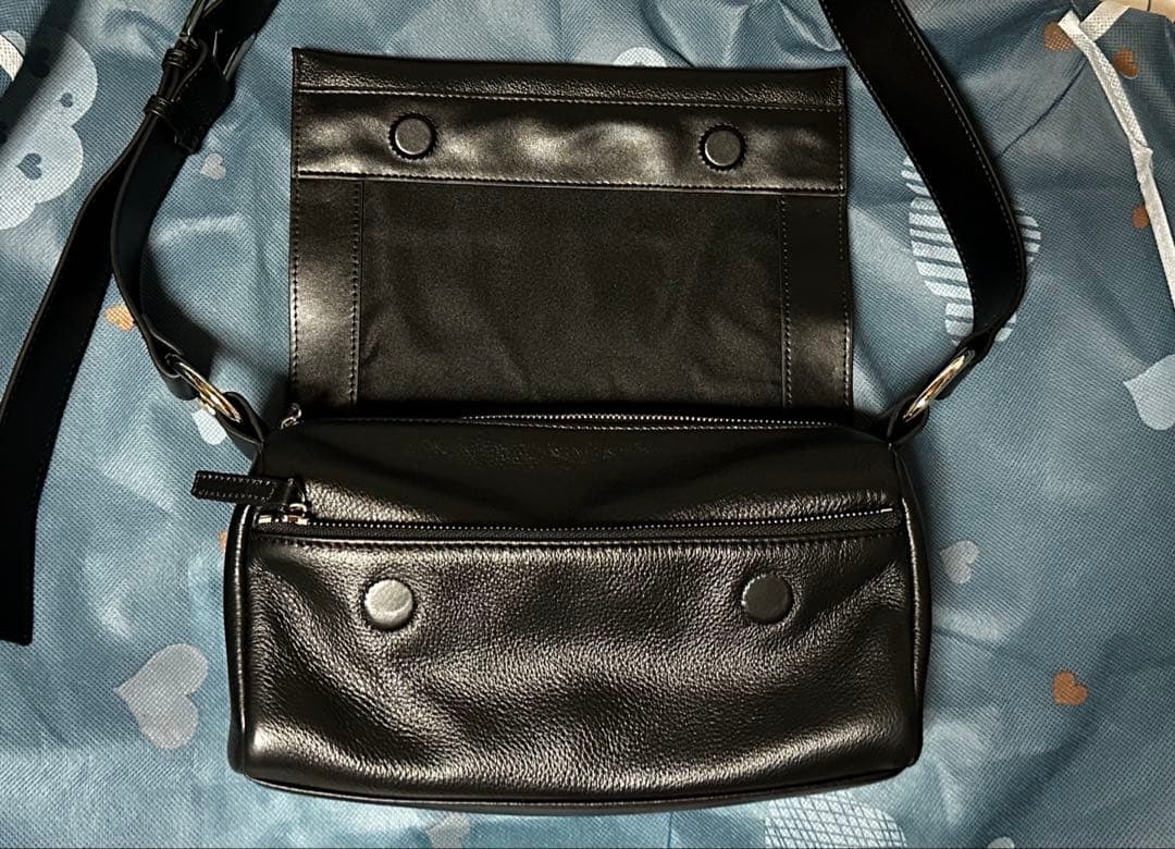 BEARDSLEY レザーボディバッグ　ブラック　一度使用