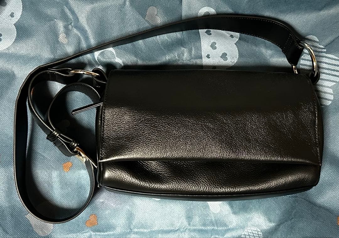 BEARDSLEY レザーボディバッグ　ブラック　一度使用