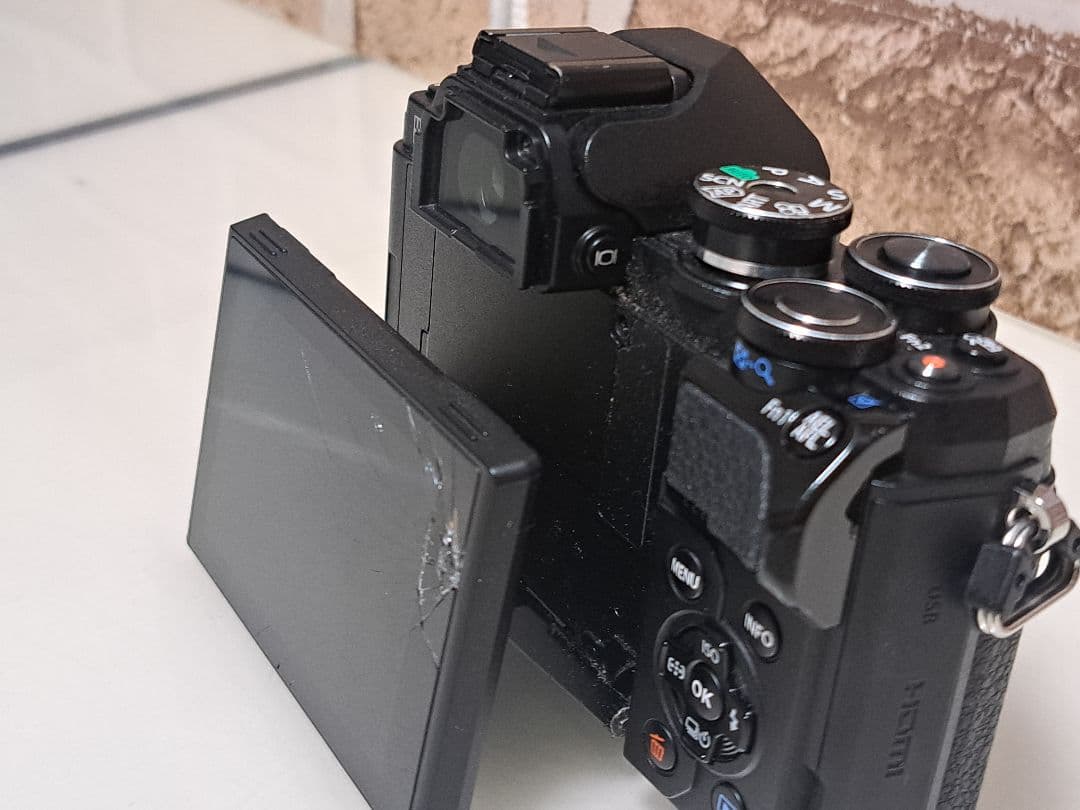 OLYMPUS OM-D E-M10 Mark III カメラボディ【難有り】