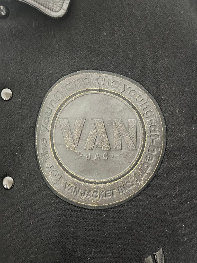 VAN JAC スタジャン オールブラック